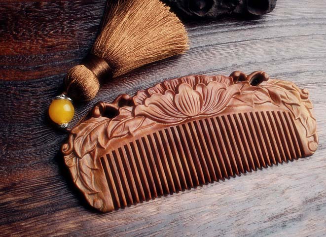 红木木梳.jpg